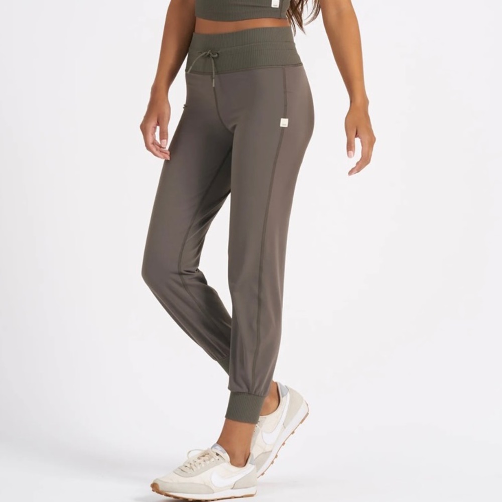 Vuori daily jogger pants